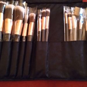Makeup Brushes & Pouch